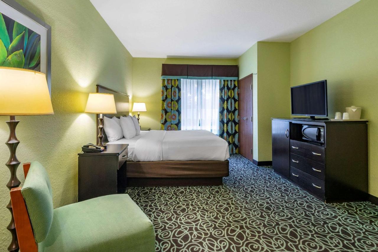 Hampton Inn By Hilton Tampa Fairgrounds Casino Exterior photo