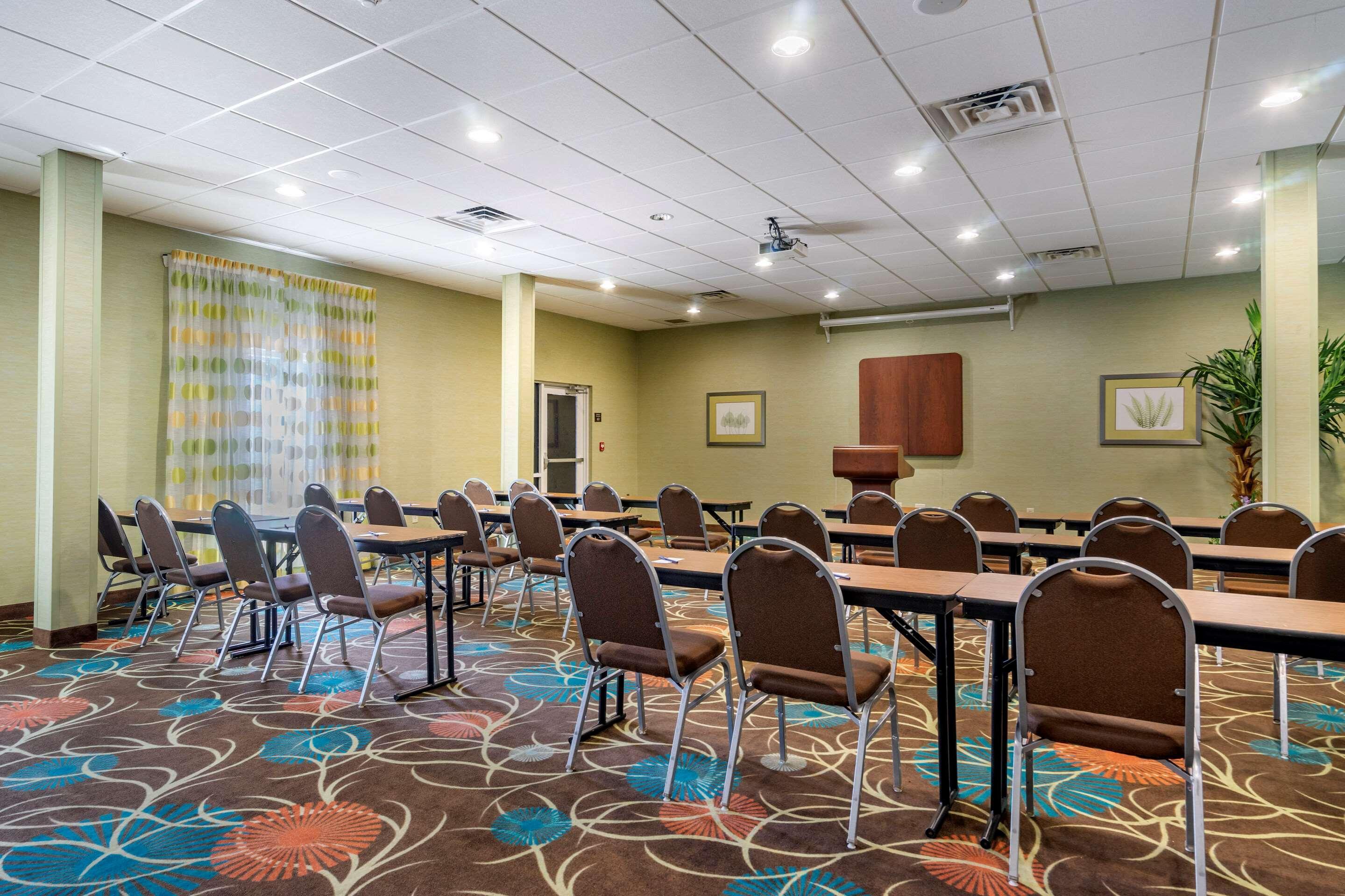 Hampton Inn By Hilton Tampa Fairgrounds Casino Exterior photo