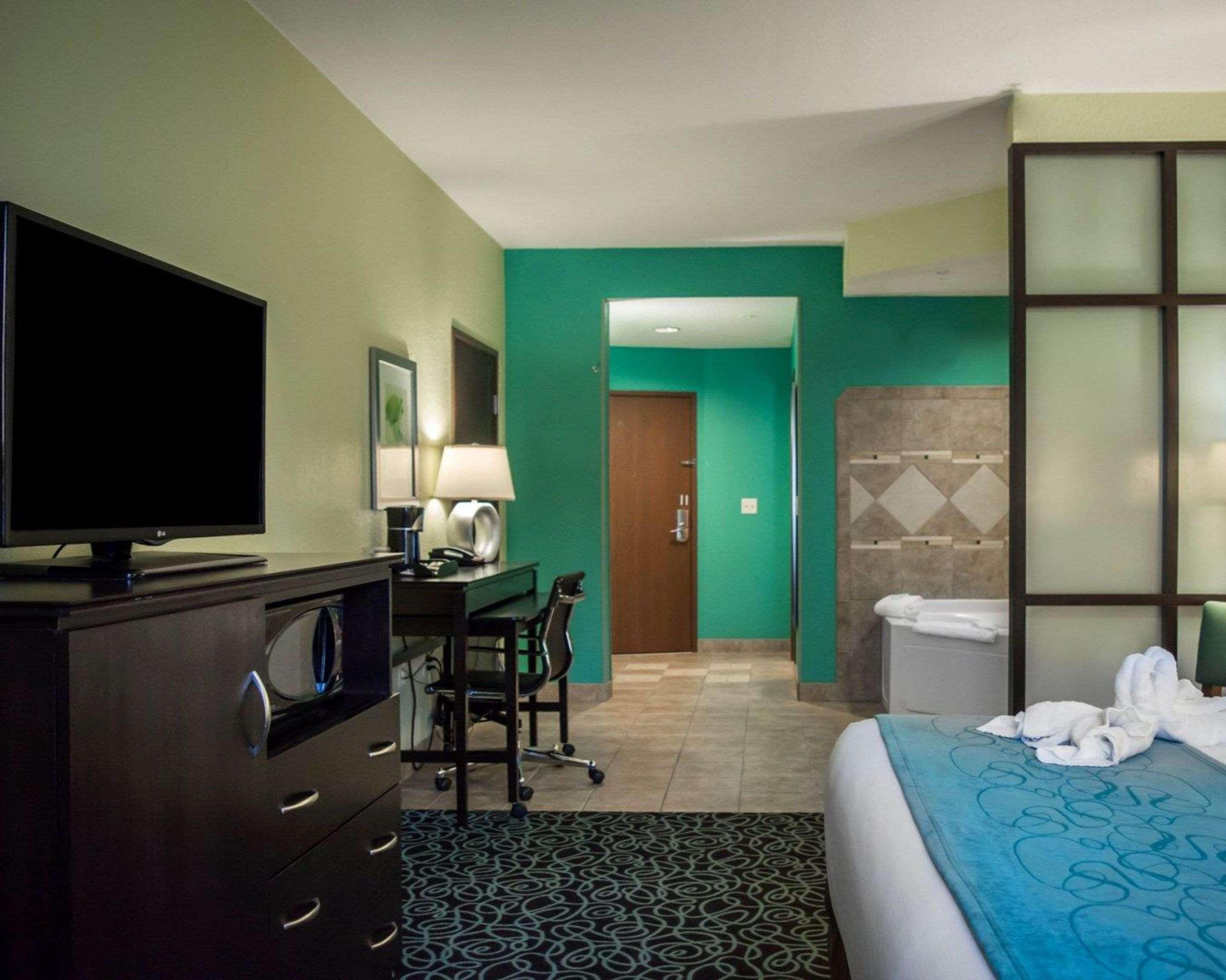 Hampton Inn By Hilton Tampa Fairgrounds Casino Exterior photo